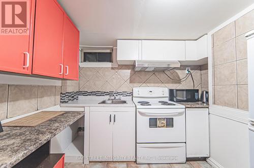 21 Berko Avenue, Hamilton (Lawfield), ON - Indoor Photo Showing Kitchen