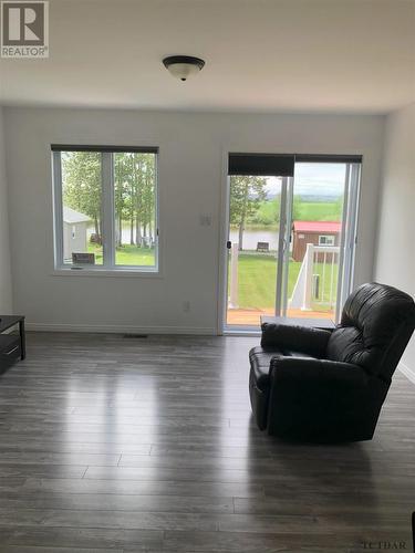 22 St. Joseph, Belle Vallee, ON - Indoor Photo Showing Living Room