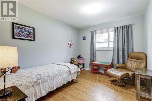 5304 Hodgson Avenue, Niagara Falls, ON - Indoor Photo Showing Bedroom