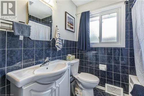 5304 Hodgson Avenue, Niagara Falls, ON - Indoor Photo Showing Bathroom