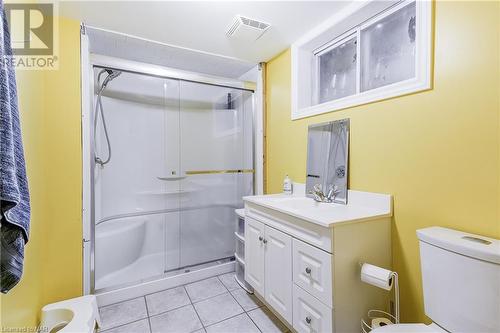 5304 Hodgson Avenue, Niagara Falls, ON - Indoor Photo Showing Bathroom