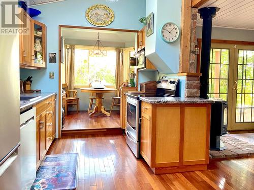 3705 Koochin Road, Grand Forks, BC - Indoor Photo Showing Kitchen