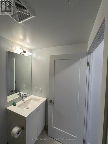 2221 - 2550 Simcoe Street N, Oshawa (Windfields), ON - Indoor Photo Showing Bathroom