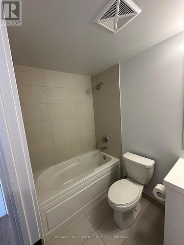 2221 - 2550 Simcoe Street N, Oshawa (Windfields), ON - Indoor Photo Showing Bathroom