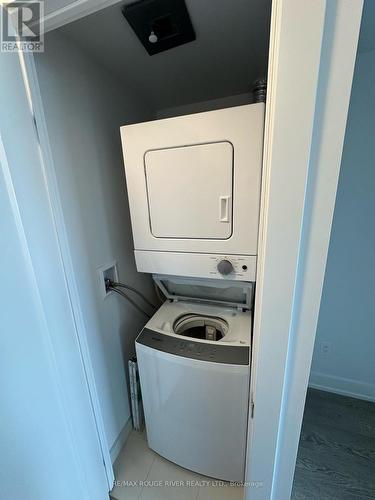 2221 - 2550 Simcoe Street N, Oshawa (Windfields), ON - Indoor Photo Showing Laundry Room