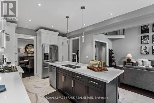 925 Eagle Ridge Drive, Oshawa (Taunton), ON - Indoor Photo Showing Kitchen With Double Sink With Upgraded Kitchen