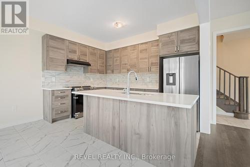 71 Sun Haven Lane, Thorold, ON - Indoor Photo Showing Kitchen With Double Sink With Upgraded Kitchen