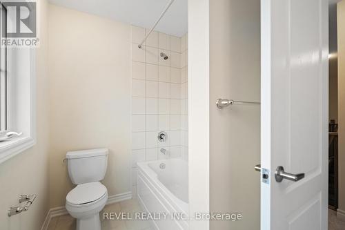 71 Sun Haven Lane, Thorold, ON - Indoor Photo Showing Bathroom