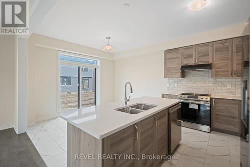 71 Sun Haven Lane, Thorold, ON - Indoor Photo Showing Kitchen With Double Sink With Upgraded Kitchen