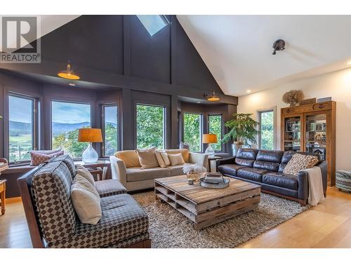 12019 Morrow Avenue, Summerland, BC - Indoor Photo Showing Living Room