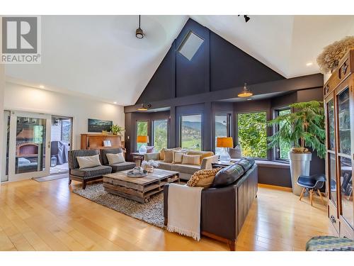 12019 Morrow Avenue, Summerland, BC - Indoor Photo Showing Living Room