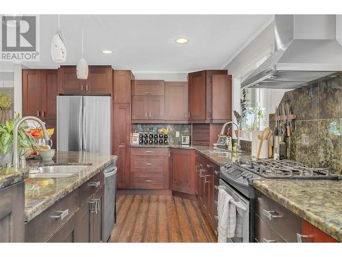 1185 Sunnyside Road, West Kelowna, BC - Indoor Photo Showing Kitchen With Upgraded Kitchen