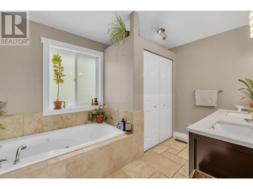 1185 Sunnyside Road, West Kelowna, BC - Indoor Photo Showing Bathroom