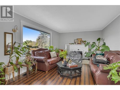 1185 Sunnyside Road, West Kelowna, BC - Indoor Photo Showing Living Room