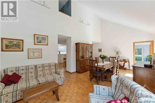 4113 Stagecoach Road, Osgoode, ON - Indoor Photo Showing Living Room