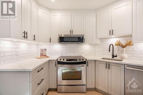 14 Cornerstone Private, Ottawa, ON - Indoor Photo Showing Kitchen With Upgraded Kitchen