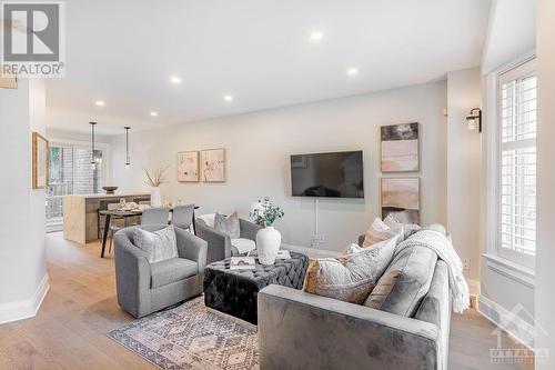 14 Cornerstone Private, Ottawa, ON - Indoor Photo Showing Living Room