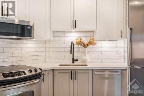 14 Cornerstone Private, Ottawa, ON - Indoor Photo Showing Kitchen With Upgraded Kitchen