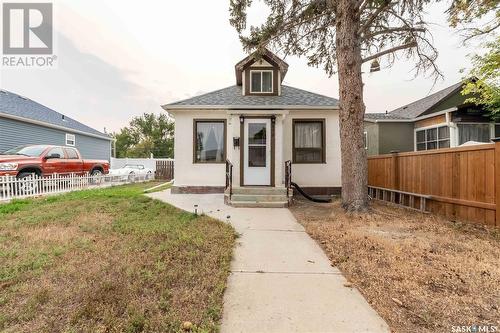 896 Grey Avenue, Moose Jaw, SK - Outdoor