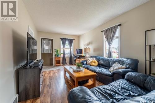 896 Grey Avenue, Moose Jaw, SK - Indoor Photo Showing Living Room