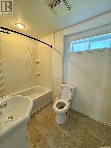 356 13Th Street W, Prince Albert, SK - Indoor Photo Showing Bathroom