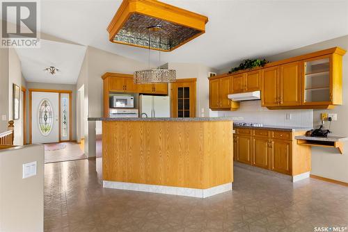 76 St Andrews Bay, Emerald Park, SK - Indoor Photo Showing Kitchen