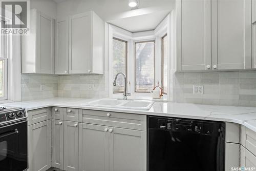 1038 University Drive, Saskatoon, SK - Indoor Photo Showing Kitchen With Double Sink With Upgraded Kitchen