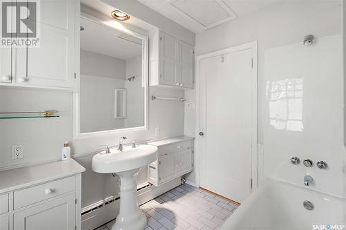 1038 University Drive, Saskatoon, SK - Indoor Photo Showing Bathroom