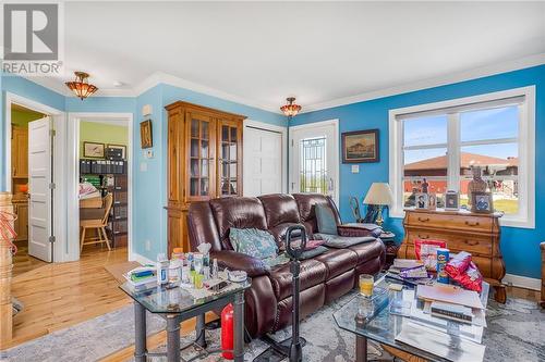 950 Roch Street, Hawkesbury, ON - Indoor Photo Showing Living Room