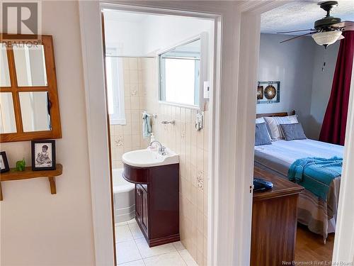 190 North, Moncton, NB - Indoor Photo Showing Bathroom