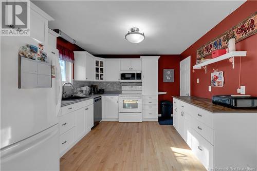 337 Lakeview Drive, Saint John, NB - Indoor Photo Showing Kitchen