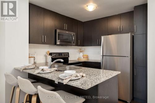 20 - 115 Long Branch Avenue, Toronto (Long Branch), ON - Indoor Photo Showing Kitchen With Upgraded Kitchen