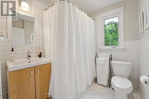 1089 Churchill Avenue, Oakville (College Park), ON - Indoor Photo Showing Bathroom