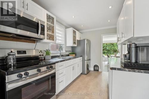 1089 Churchill Avenue, Oakville (College Park), ON - Indoor Photo Showing Kitchen With Upgraded Kitchen