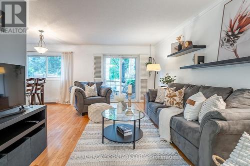 64 - 5029 Pinedale Avenue, Burlington, ON - Indoor Photo Showing Living Room