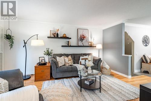 64 - 5029 Pinedale Avenue, Burlington (Appleby), ON - Indoor Photo Showing Living Room