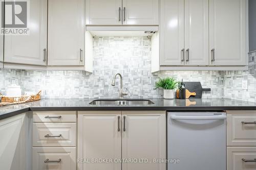 64 - 5029 Pinedale Avenue, Burlington (Appleby), ON - Indoor Photo Showing Kitchen With Double Sink With Upgraded Kitchen