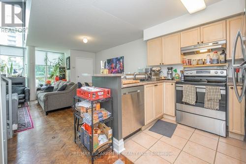 603 - 250 Manitoba Street, Toronto (Mimico), ON - Indoor Photo Showing Kitchen