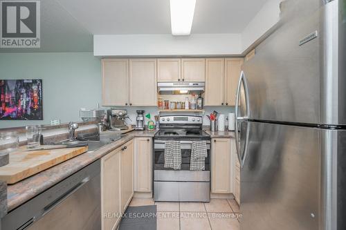 603 - 250 Manitoba Street, Toronto (Mimico), ON - Indoor Photo Showing Kitchen