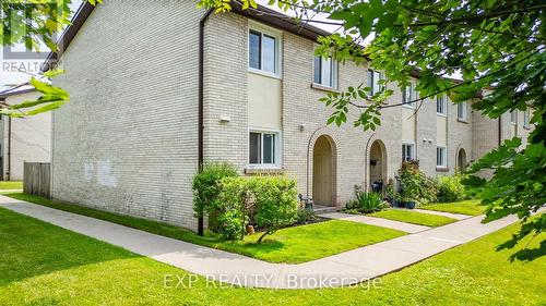 37 - 41 Nadia Place, Oakville (College Park), ON - Outdoor