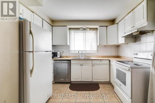 37 - 41 Nadia Place, Oakville (College Park), ON - Indoor Photo Showing Kitchen With Double Sink