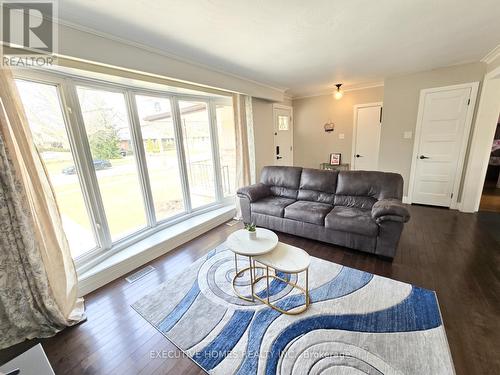 Main - 5382 Spruce Avenue, Burlington (Appleby), ON - Indoor Photo Showing Living Room