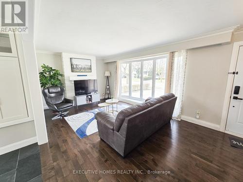 Main - 5382 Spruce Avenue, Burlington (Appleby), ON - Indoor Photo Showing Living Room