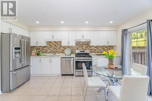 1434 Pate Court, Mississauga (East Credit), ON - Indoor Photo Showing Kitchen With Upgraded Kitchen