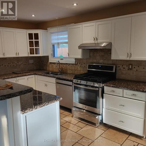 849 Calder Road, Mississauga, ON - Indoor Photo Showing Kitchen With Double Sink