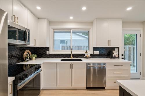 1309 Majestic Drive, Burlington, ON - Indoor Photo Showing Kitchen With Stainless Steel Kitchen With Upgraded Kitchen