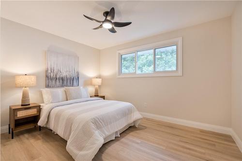 1309 Majestic Drive, Burlington, ON - Indoor Photo Showing Bedroom