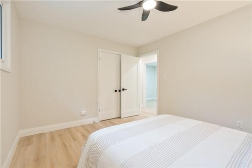 1309 Majestic Drive, Burlington, ON - Indoor Photo Showing Bedroom