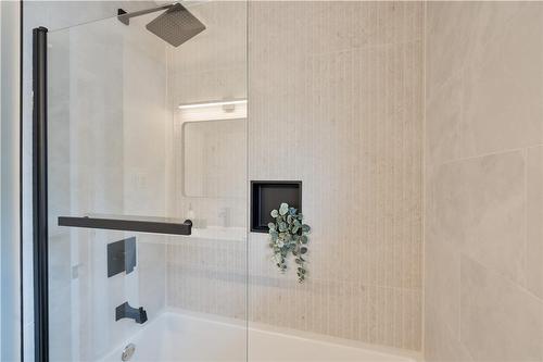 1309 Majestic Drive, Burlington, ON - Indoor Photo Showing Bathroom