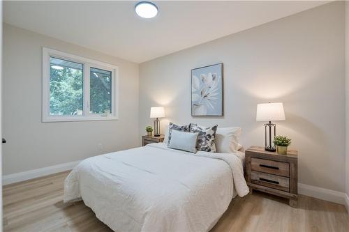 1309 Majestic Drive, Burlington, ON - Indoor Photo Showing Bedroom